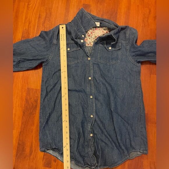 Women’s HAN MEIZHILIAN denim button-down dress shirt. Size medium - Picture 4 of 9